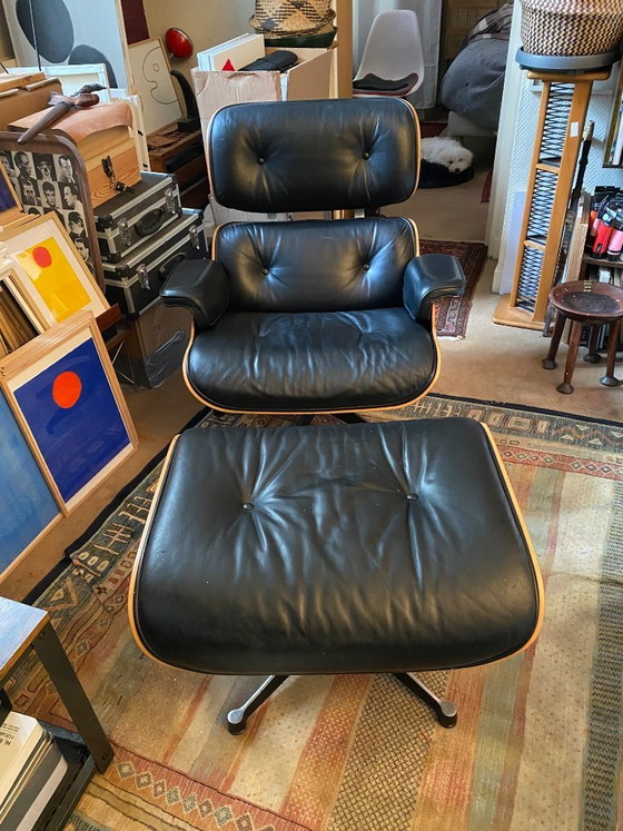 Image 1 of Fauteuil Eames lounge chair en cuir noir origineel Vitra met poef, bois palissandre