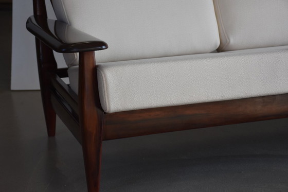 Image 1 of Divano con schienale alto rivestito in stile Mid-Century