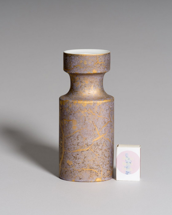 Image 1 of Helmut Drexler per Rosenthal - Gruppo scultoreo di cinque vasi in porcellana - Serie Goldfeuer in grigio lilla e oro