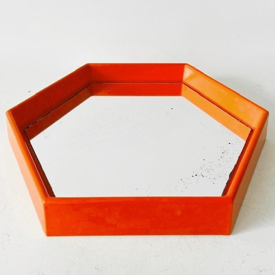 Image 1 of Espejo hexagonal de plástico naranja de la era espacial de mediados de siglo XX (años 70)