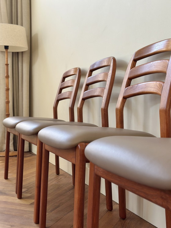 Image 1 of Set 4 vintage deens design stoelen DYRLUND jaren 50/60/70