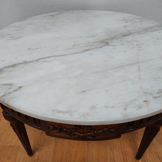 Image 1 of Tavolino da caffè rotondo vintage Regency in stile Impero con piano in marmo
