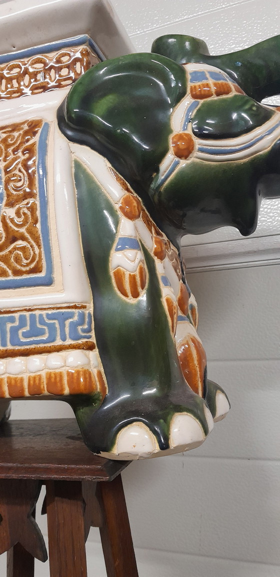 Image 1 of Tavolo in ceramica con pianta di elefante