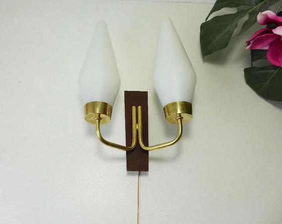 Image 1 of Applique murale scandinave - Applique vintage à 2 bras années 50-70 - Verre opale et teck