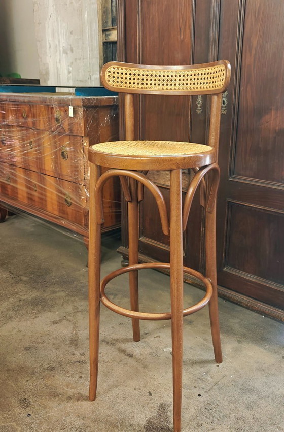 Juego de 3 sillas de madera curvada y mimbre, estilo Thonet italiano de mediados de siglo. – Asslegno (photo 3 of 8)