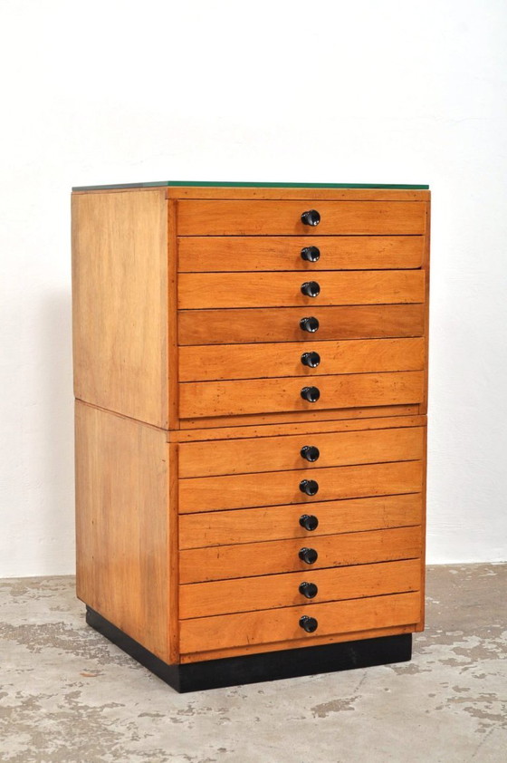 Image 1 of Vintage beukenhouten schoolkast / ladekast, 1950s