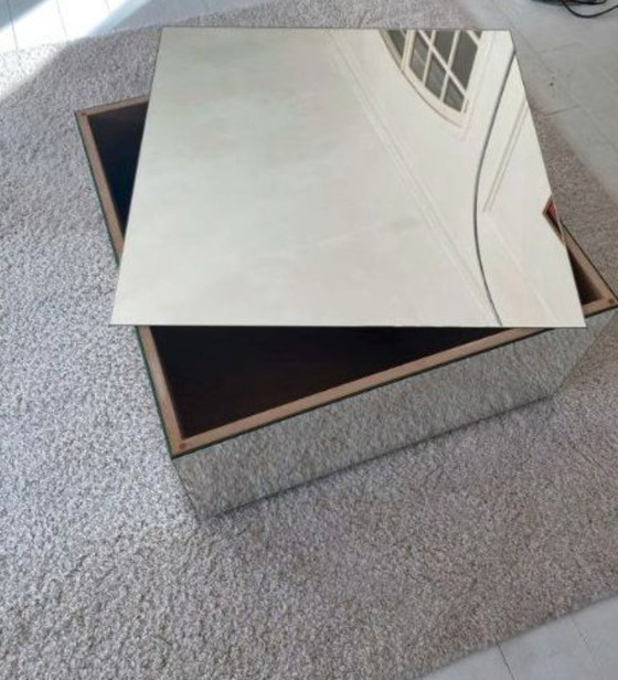 Image 1 of Kristina Dam. Table miroir. Table basse.