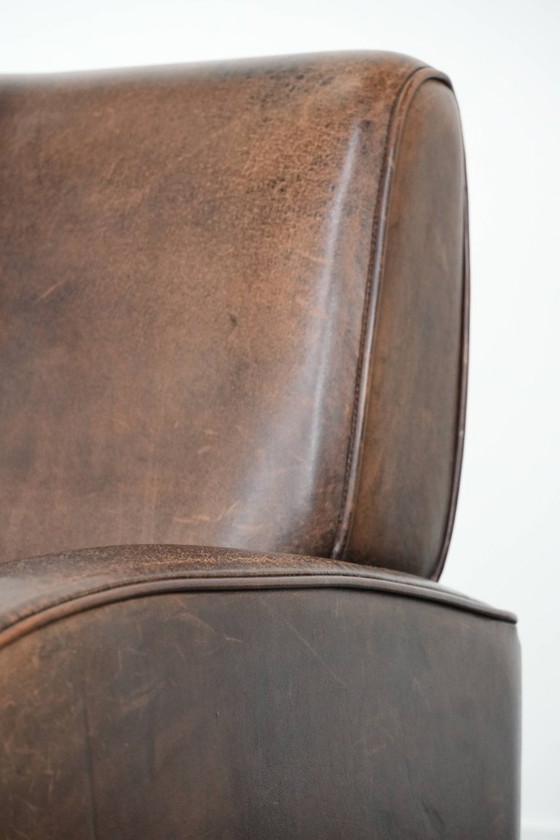 Image 1 of Vintage schapenleren armchair met een ronde vormgeving 