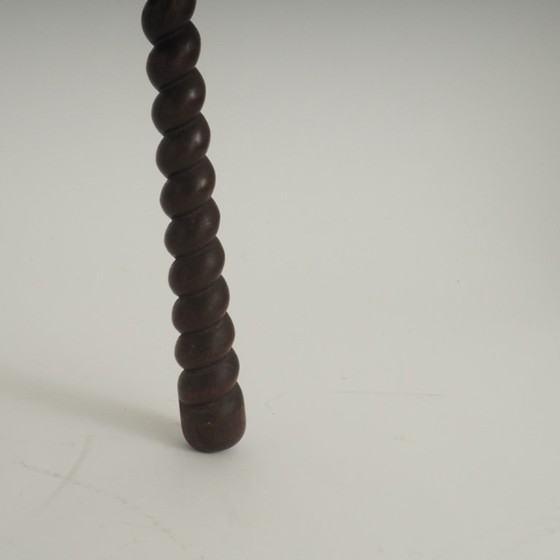 Franse eikenhouten driepoot bijzettafel, toegeschreven aan Charles Dudouyt. – Wood (photo 14 of 17)
