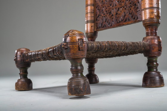 Image 1 of Früher 20. Jahrhundert Handgefertigter niedriger Zedernholzstuhl, Nuristan, 1890er Jahre