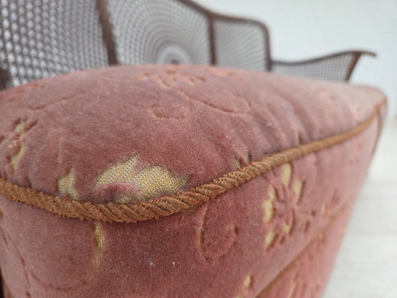 Image 1 of Sofá danés de 3 plazas, década de 1950, terciopelo rosa salmón, malla para muebles, madera de haya oscura.