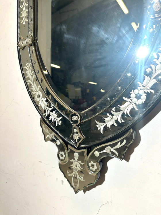 Espejo veneciano grabado con escudo ornamentado de rubí – Glass (photo 4 of 4)