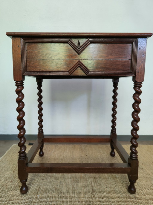 Antieke Sidetable in Jacobijnse Stijl met Barley Twist Poten – ladekasten, Wood