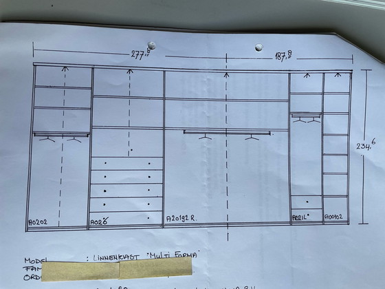 Image 1 of Hülsta Begehbarer Kleiderschrank mit Gesims und Beleuchtung