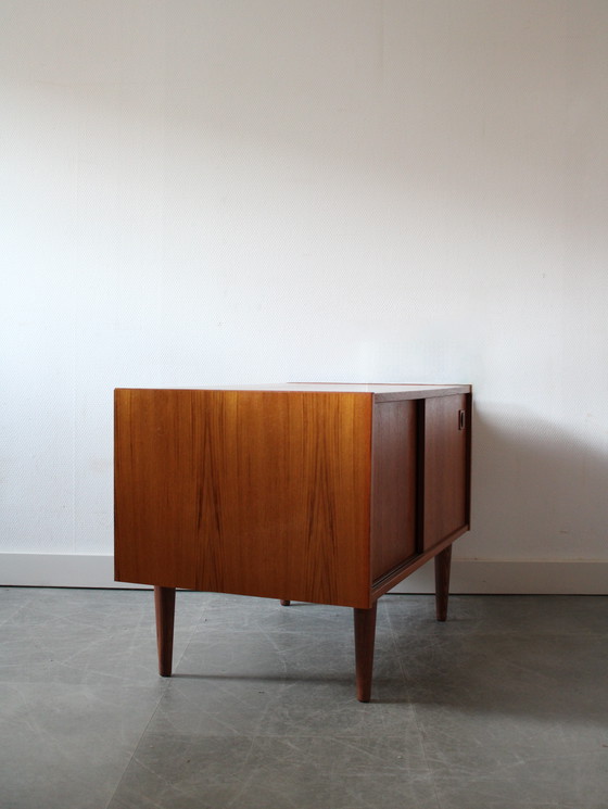 Image 1 of Vintage Deens dressoir in teak, zeer diep! Ideaal voor platenspelers