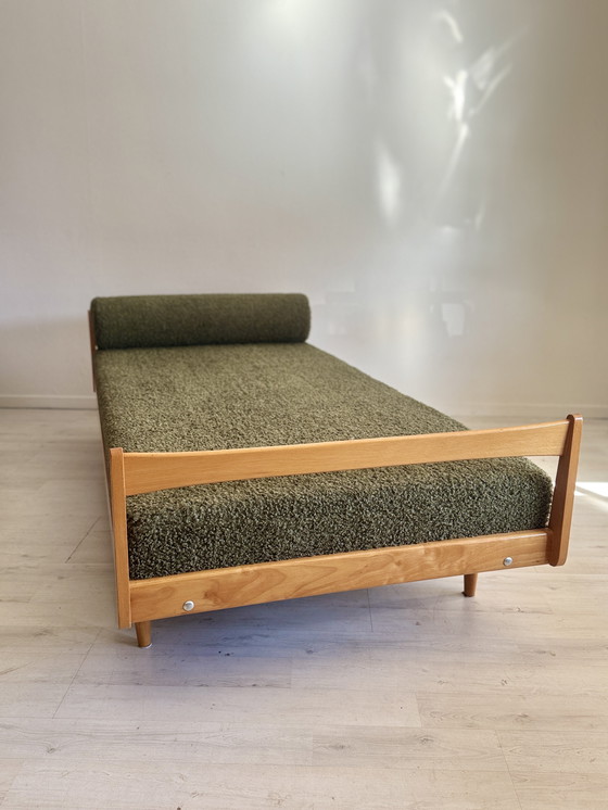 Image 1 of Divano letto vintage anni '50/'60 in peluche bouclé verde