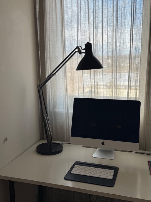 Hala, achitectenlamp. 