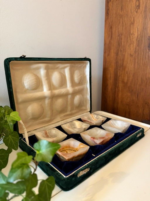 Onyx bewaarbakjes in fluwelen doos