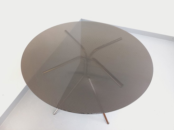 Image 1 of Vintage ronde eettafel van plexiglas, rookglasachtig materiaal en verchroomd metaal, in Space Age-stijl uit de jaren 70.