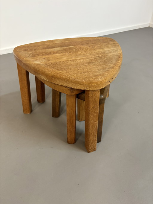 Juego de 4 mesas auxiliares brutalistas de roble de mediados de siglo, con forma de púa, años setenta