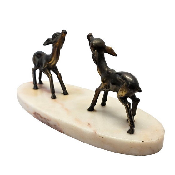 Image 1 of Französische Art-déco-Skulptur mit zwei Hirschen auf Marmorsockel
