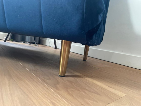 Image 1 of Velours fluwelen blauwe slaapbank van Made.com