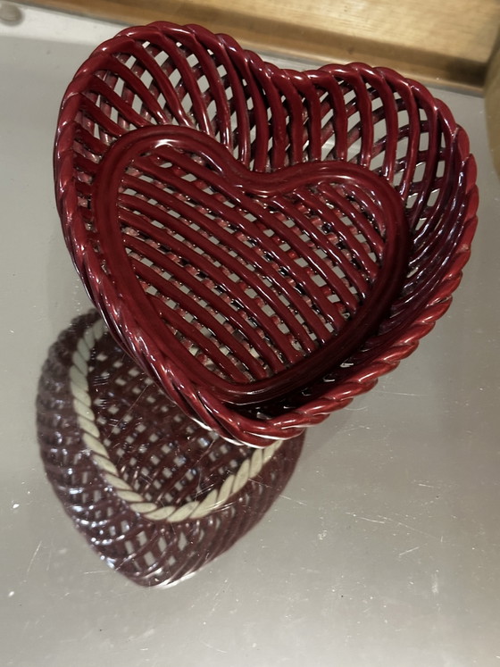 Image 1 of Vassoio portagioie/centrotavola a forma di cuore in ceramica intrecciata - stile Massier anni '50