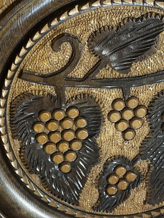 Geschnitzter Obstkorb aus Holz – Tischdekoration mit Weintrauben, 1960er Jahre (photo 4 of 12)