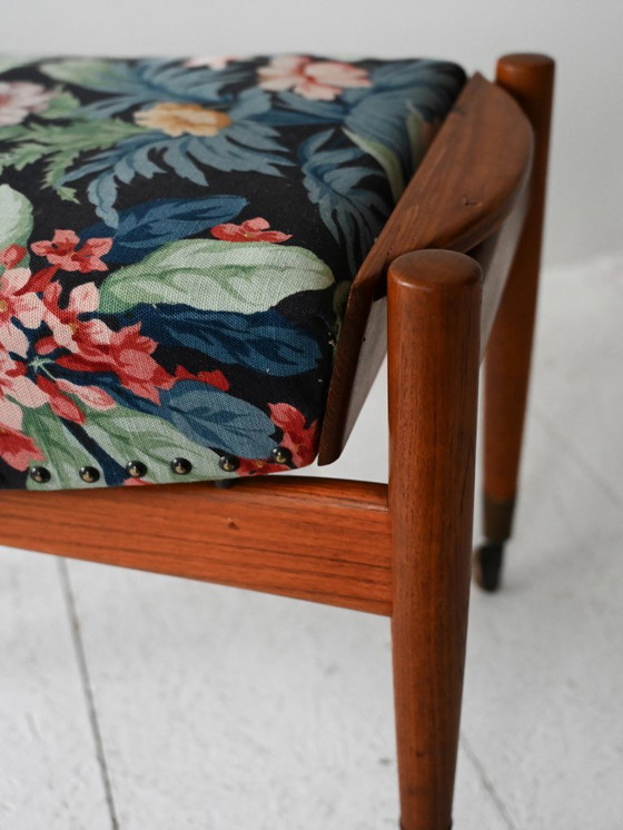 Image 1 of Skandinavischer Hocker aus den 1950er Jahren mit Josef-Frank-Stoff