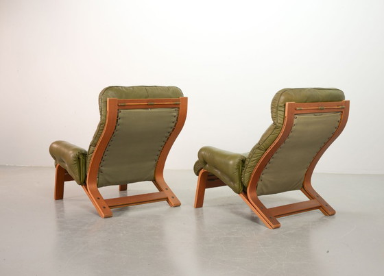 Image 1 of Supercomfy Mid-Century Design Set of 2 Rybo Rykken Capitonated Leather Ry-Wing Lounge Chairs by Elsa and Nordahl Solheim, 1960s.
