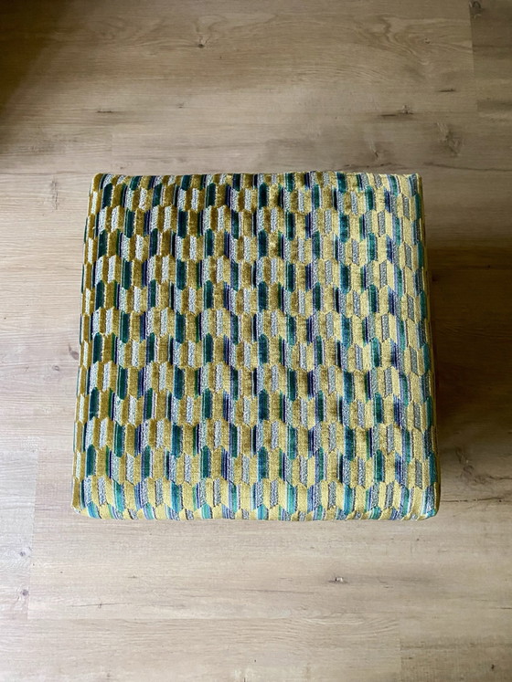 Pouf unico riciclato, velluto con motivo grafico, Ikea, Poggiapiedi e pouf, Legno, Multicolore (foto 4 di 10)