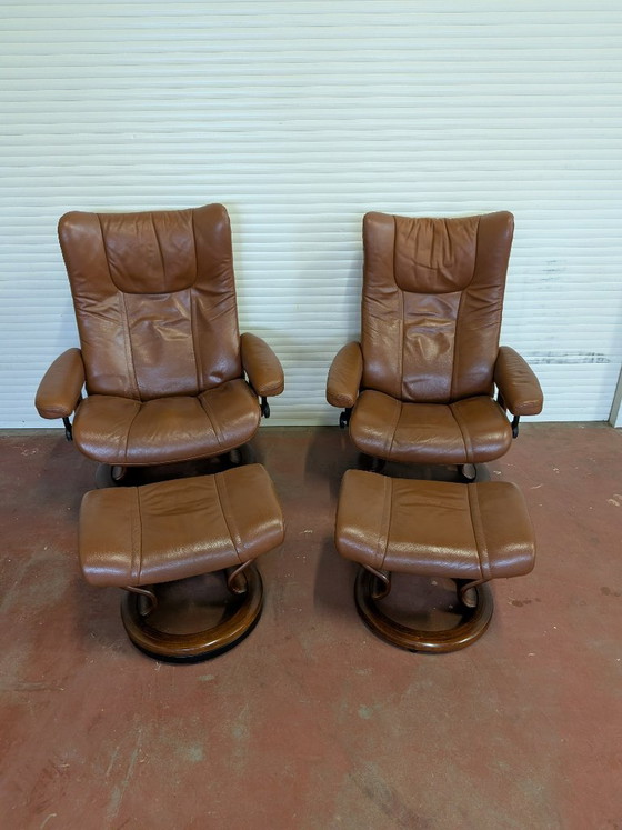 Stressless Wing(L) Classic verstellbarer Relaxsessel mit Fußhocker (2), Holz, Leder, Braun, Anders (Foto 10 von 15)