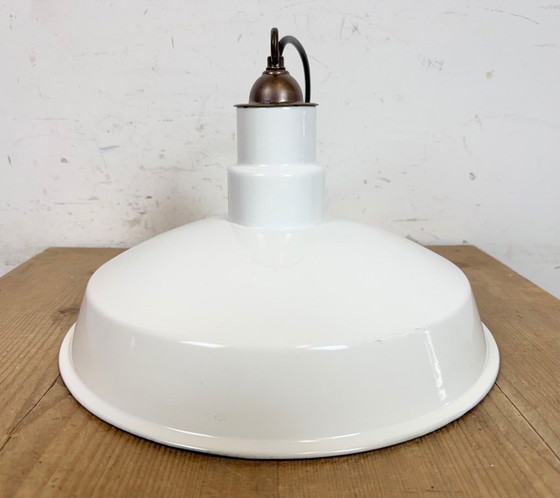 Image 1 of Industriële witte geëmailleerde fabriekshanglamp van Quadrangle Mfg. Co., jaren 60