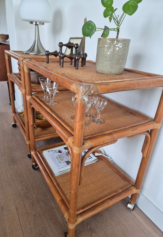 Image 1 of 2 scaffali/tavoli vintage in bambù/rattan
