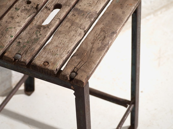 Antique industrial stool in pine wood and iron – Central Europe, circa 1950 – Industrieel (photo 21 of 33)