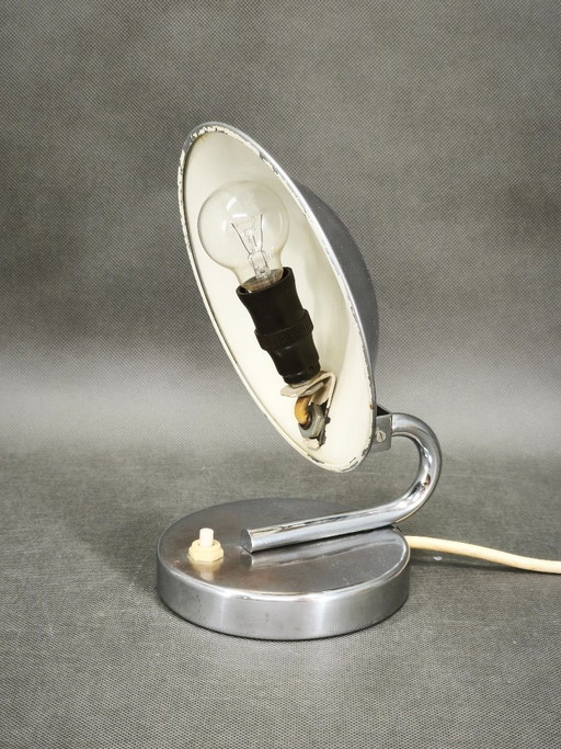 Lampe de table chromée Bauhaus des années 1930, modèle 3530, par Napako, Tchécoslovaquie – tafellampen, Metal