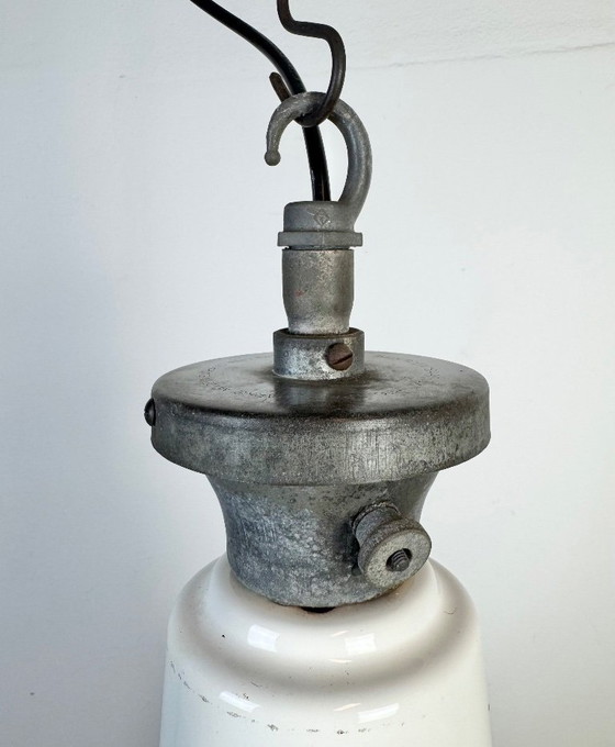 Image 1 of Grande lampada a sospensione industriale in smalto bianco britannico di Benjamin, anni '60