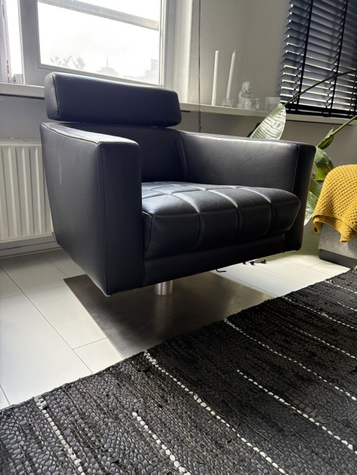 Sillón moderno de piel con base giratoria