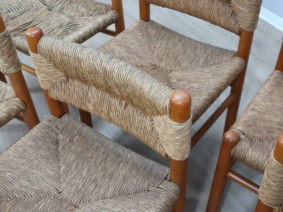Image 1 of Juego de 8 sillas estilo Charlotte Perriand de los años 60, de paja tejida y madera.