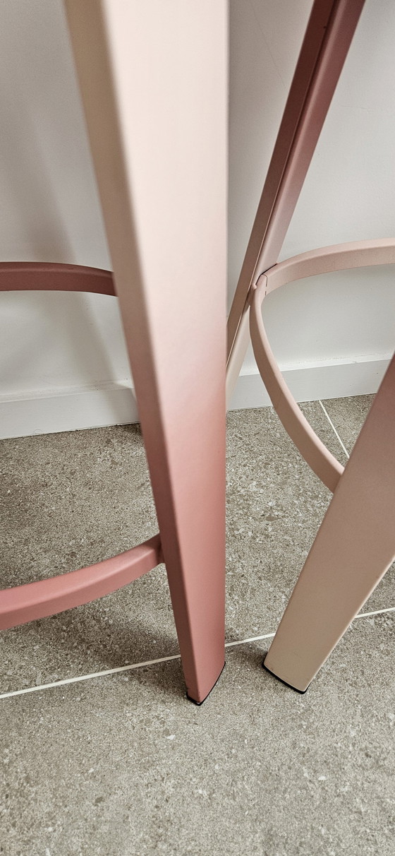 Image 1 of Juego de taburetes de bar de metal rosa