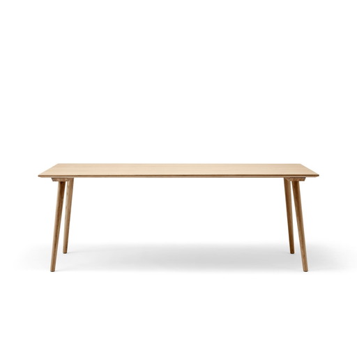 Inbetween SK5 Dining table &Tradition
