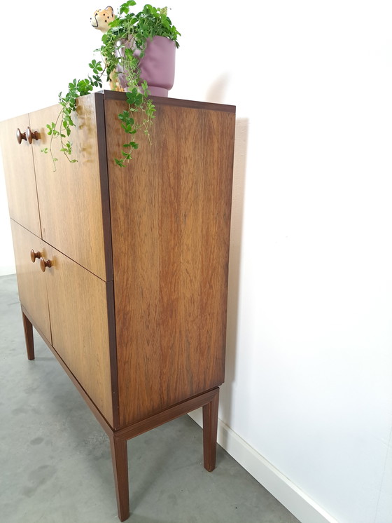 Image 1 of Meuble Palette Möbel en placage de bois de rose avec 4 compartiments et poignées rondes vintage