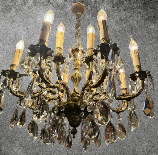 Imposant lustre ancien de style Louis XV/rococo, richement orné de cristaux magnifiquement taillés. (photo 2 of 12)