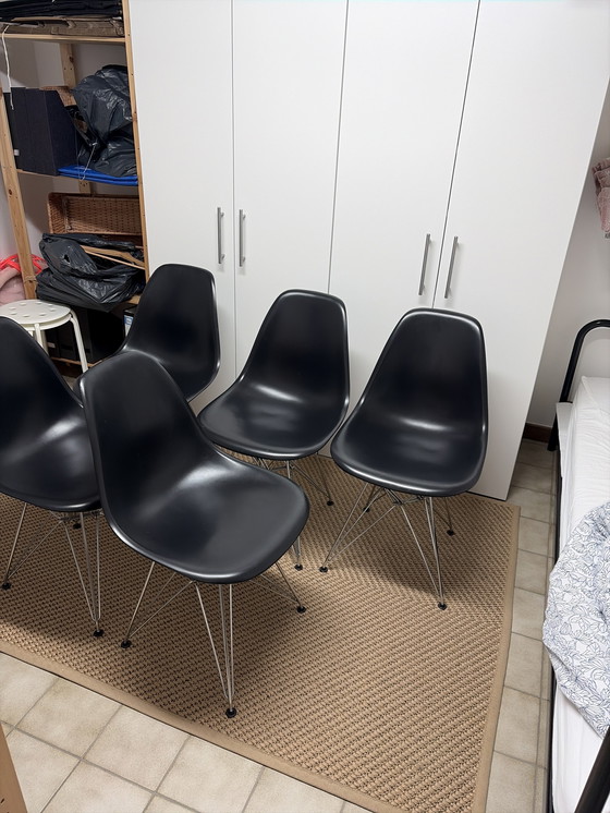 Image 1 of 5x Vitra Eames DSR stoel verchroomd onderstel, DEEP Black