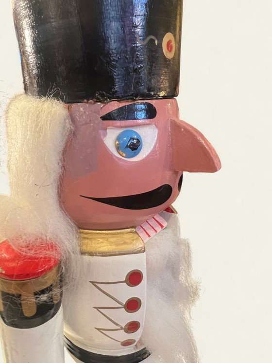 Image 1 of Original Nussknacker Offizier in Weißer Uniform | Erzgebirgische Handarbeit