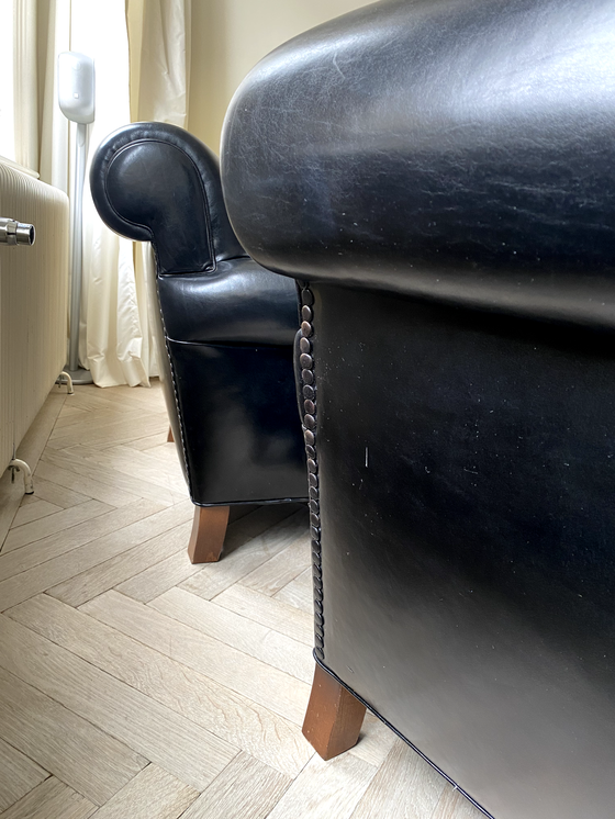 Image 1 of Baxter fauteuil + hocker, model Charlotte Longe (zwart leer)