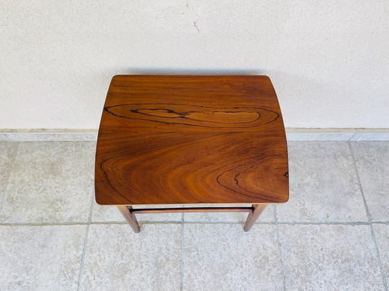 Image 1 of Table d'appoint vintage scandinave en noyer, 1960