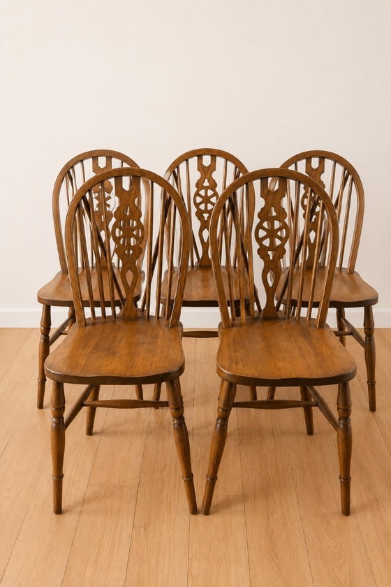 Image 1 of Classic Windsor chair set, 5 pieces, sturdy & comfortable