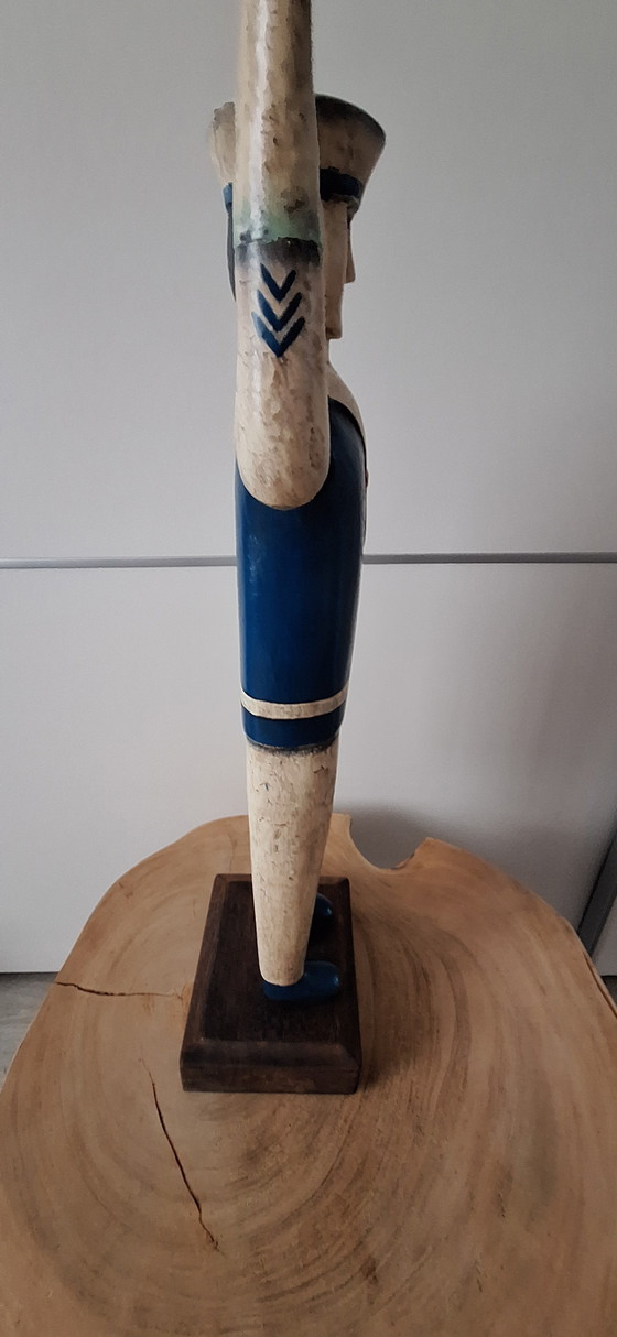 Image 1 of Antieke matroos met roeispanen als armen