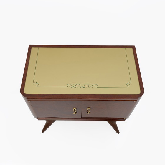 Image 1 of Paire de tables de nuit italiennes modernes du milieu du siècle en noyer et racine de thuya, années 1950